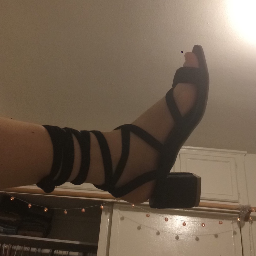 Lace up sandals in black suede - Picture 6 of 7